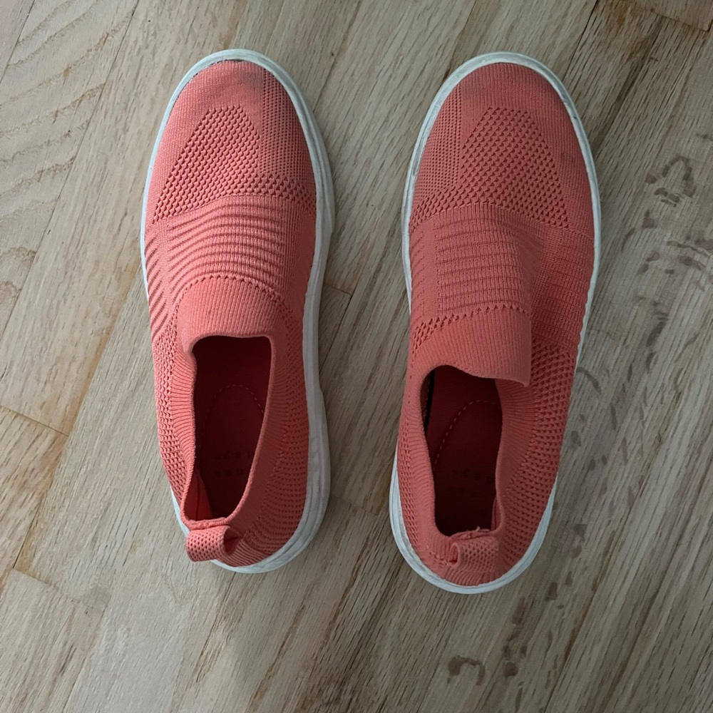 Women’s casual shoes